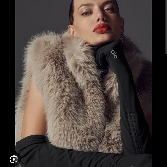 ALO Yoga Opulent Faux Fur Vest - Picture 3 of 7